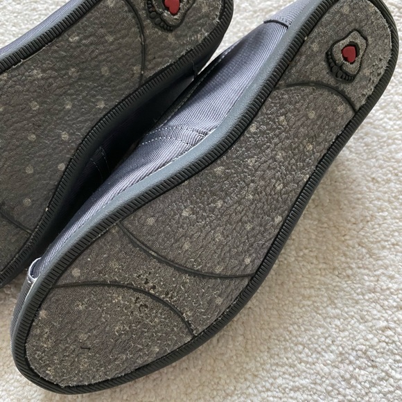 Bobs size 6.5 gray/silver shoes - Picture 5 of 7